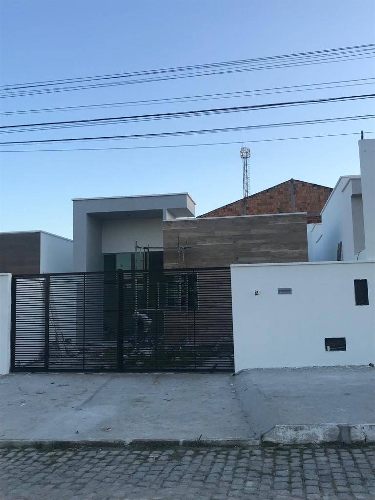 #328 - Casa para Venda em Feira de Santana - BA