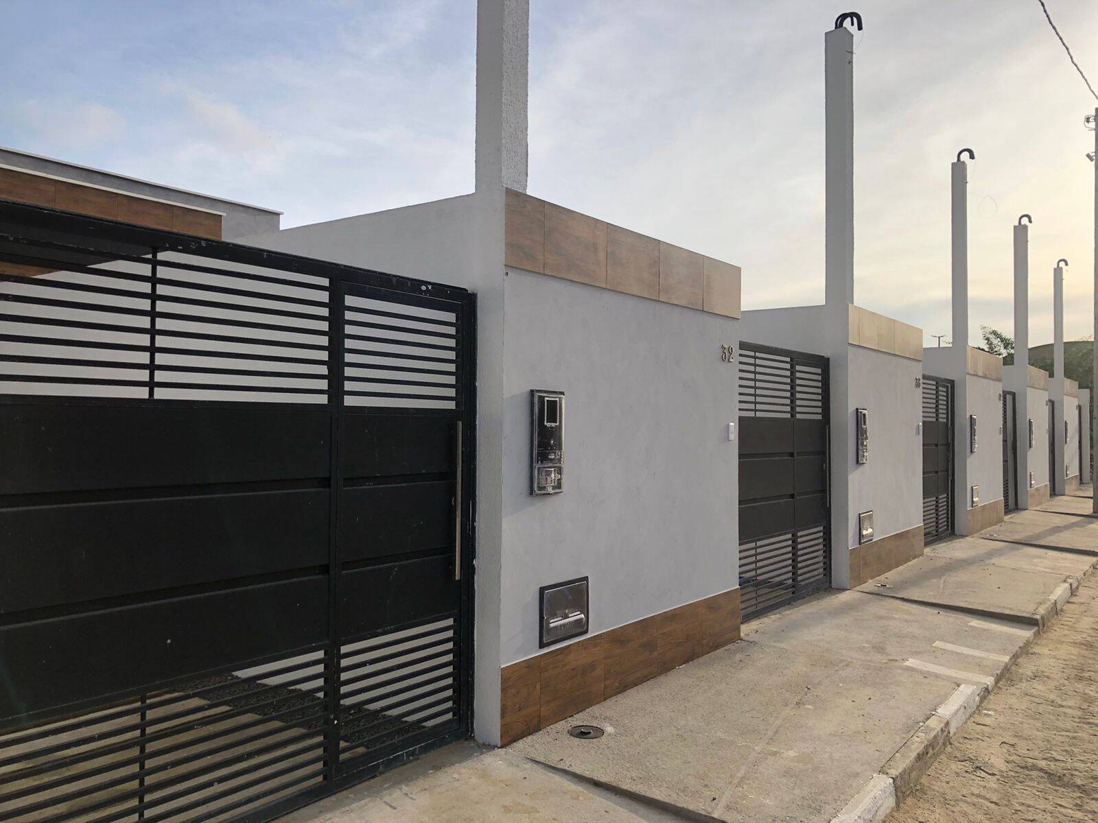 #393 - Casa para Venda em Feira de Santana - BA