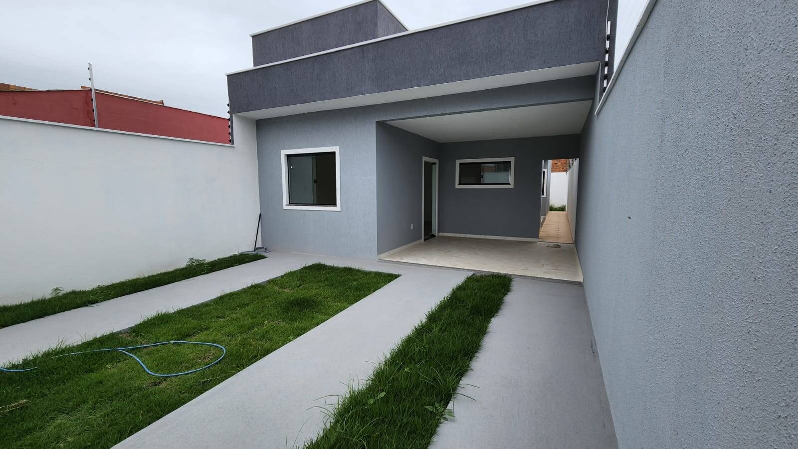 #411 - Casa para Venda em Feira de Santana - BA