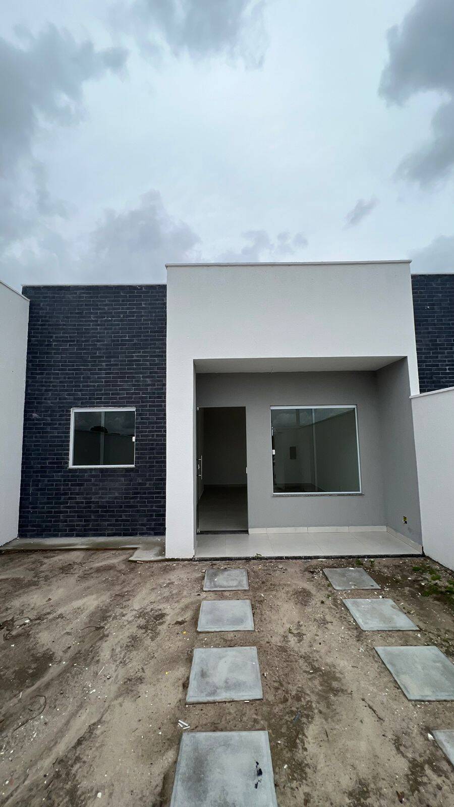 #449 - Casa para Venda em Feira de Santana - BA