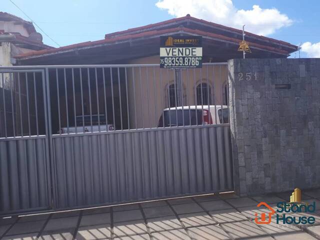 Casa para Venda em Feira de Santana - 2