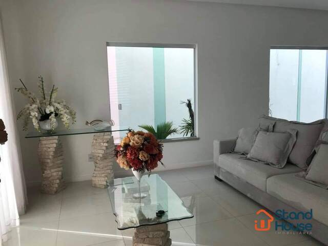 Casa para Venda em Feira de Santana - 2