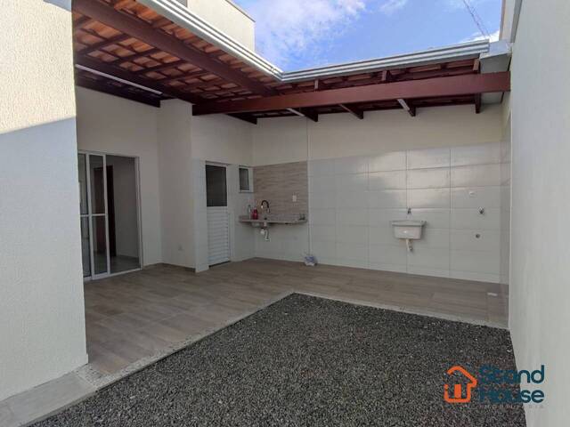 Casa para Venda em Feira de Santana - 2