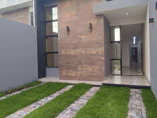 Casa para Venda em Feira de Santana - 2