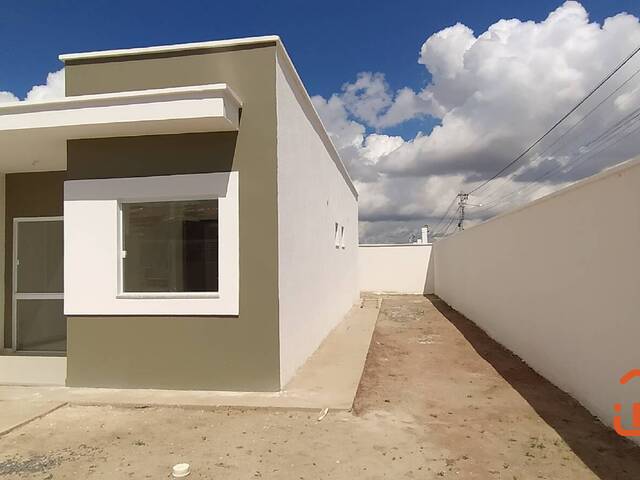 Casa para Venda em Feira de Santana - 2