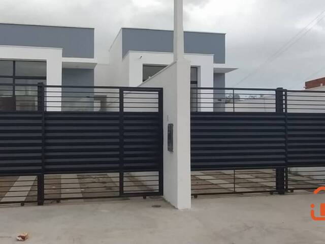 Casa para Venda em Feira de Santana - 2