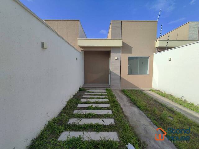 Casa para Venda em Feira de Santana - 2