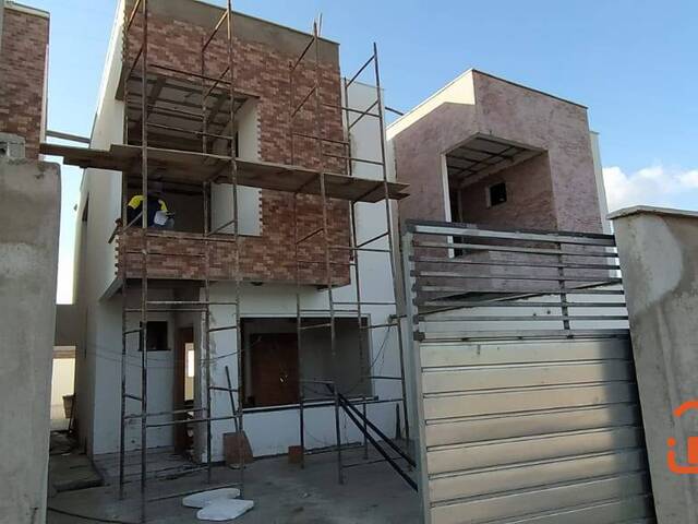 Casa para Venda em Feira de Santana - 2