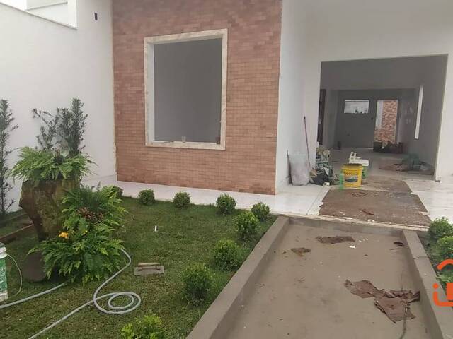 Casa para Venda em Feira de Santana - 2