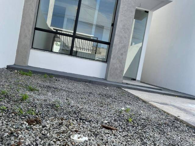 Casa para Venda em Feira de Santana - 2