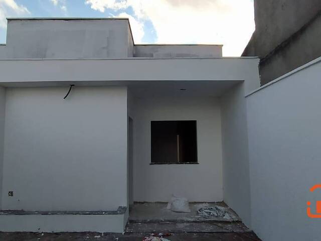 Casa para Venda em Feira de Santana - 2