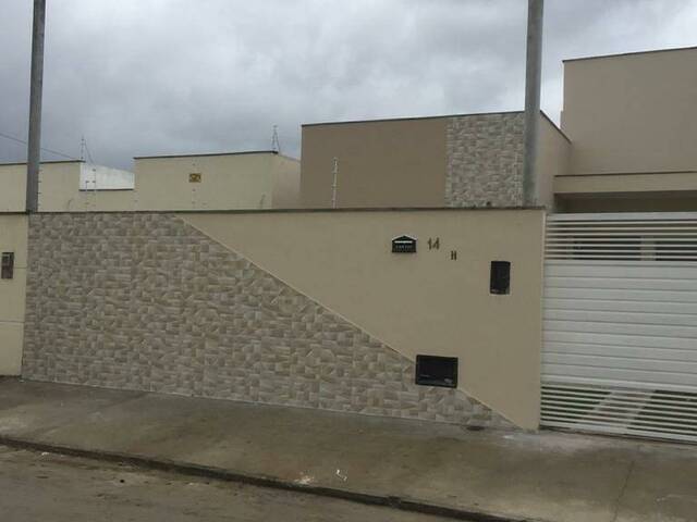 Casa para Venda em Feira de Santana - 2