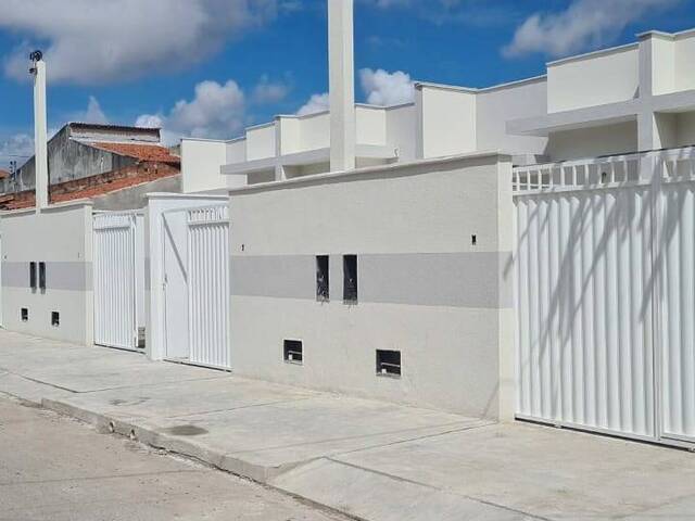 Casa para Venda em Feira de Santana - 2