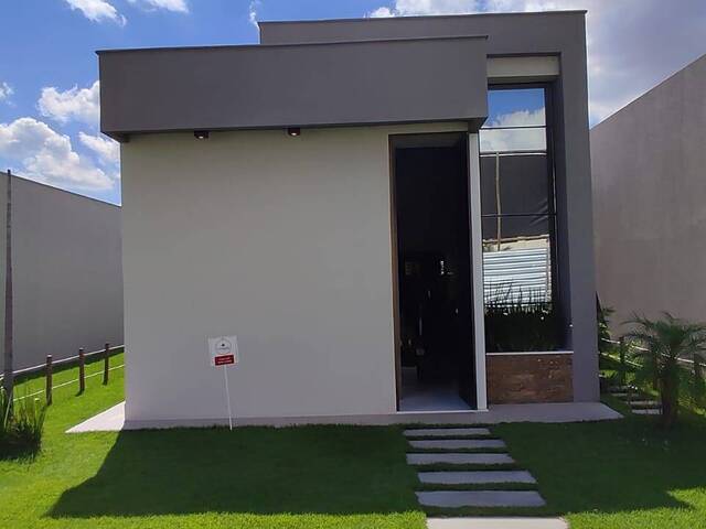 Casa para Venda em Feira de Santana - 2