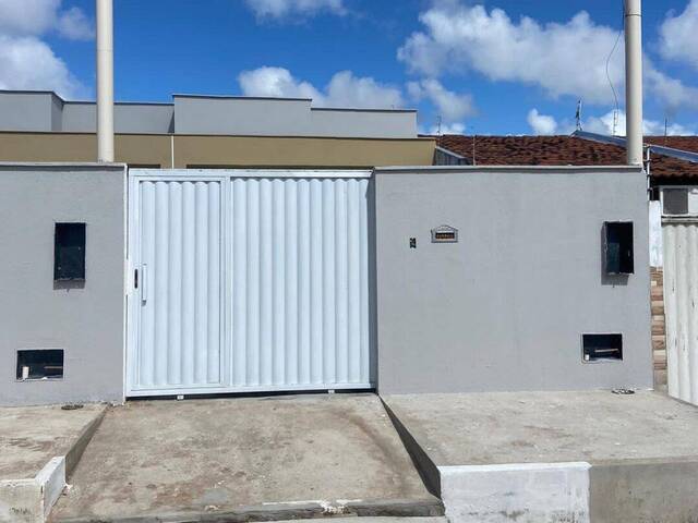 Casa para Venda em Feira de Santana - 2