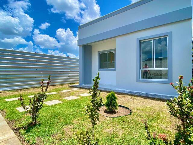 Casa para Venda em Feira de Santana - 2