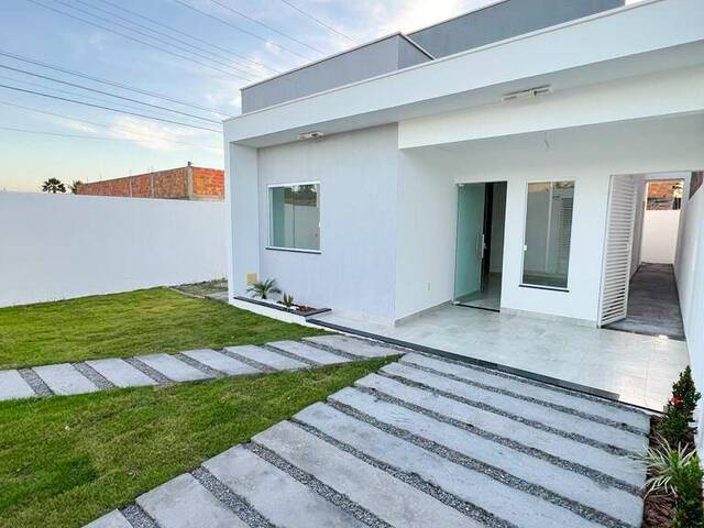 Casa para Venda em Feira de Santana - 2