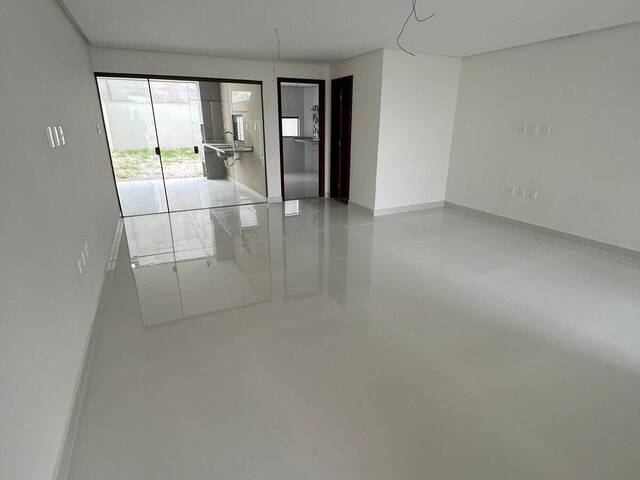 Casa para Venda em Feira de Santana - 2