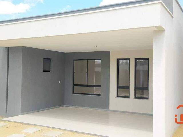 Casa para Venda em Feira de Santana - 2