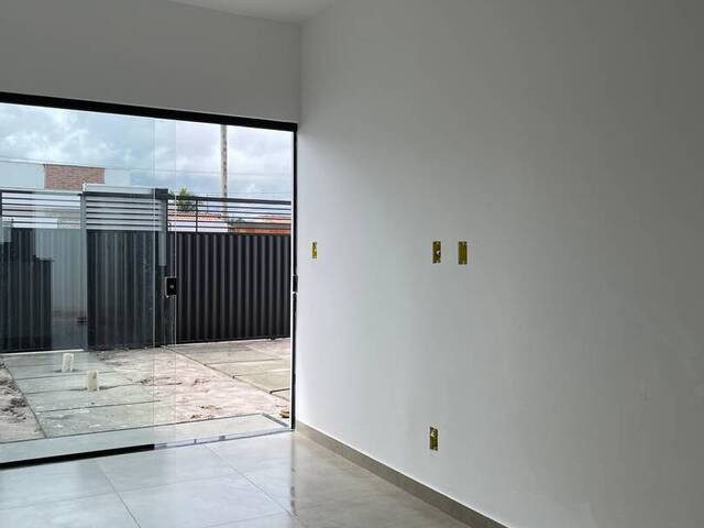 Casa para Venda em Feira de Santana - 2