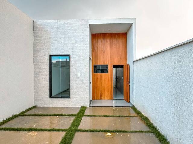Casa para Venda em Feira de Santana - 2