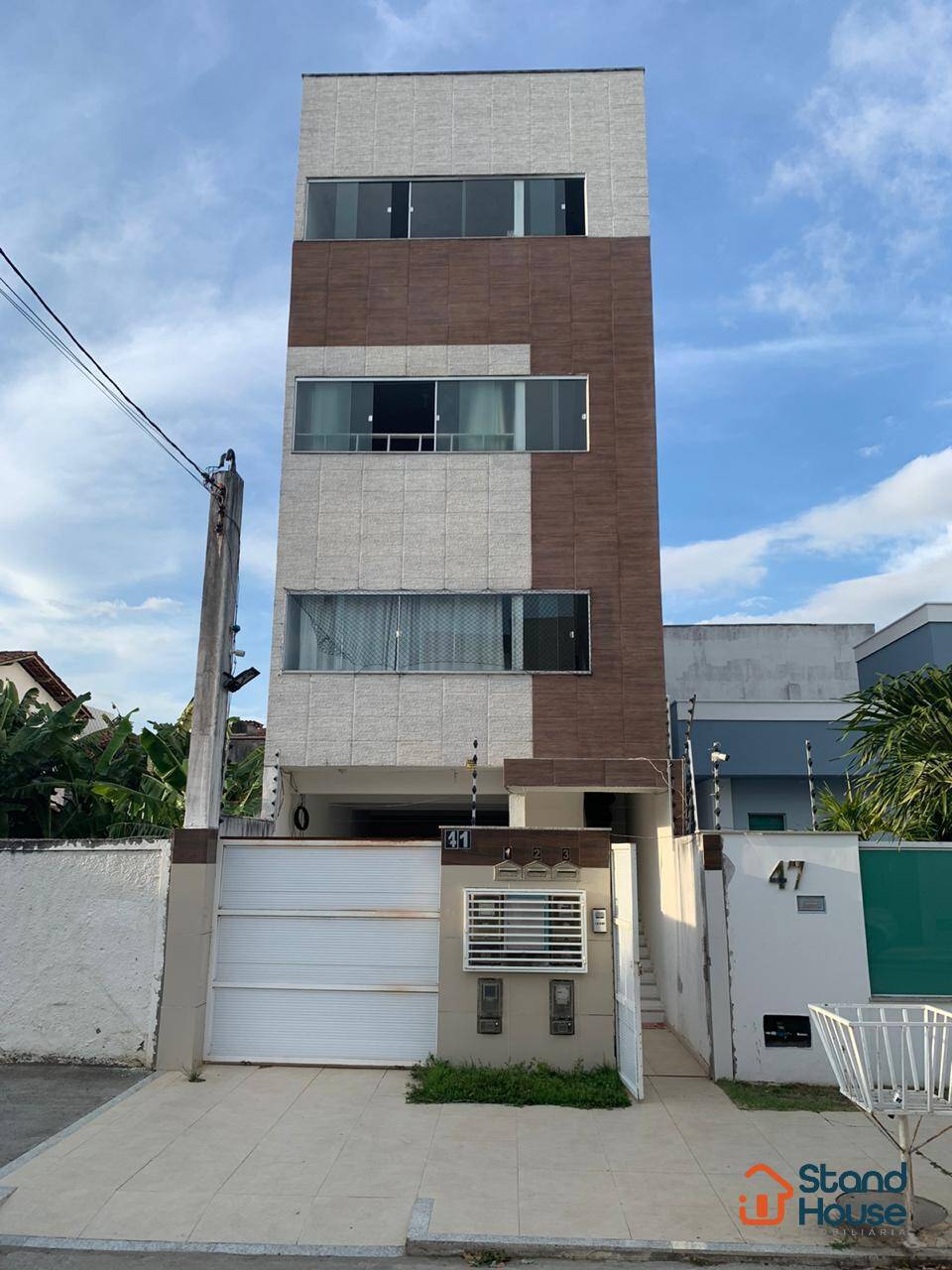 Prédio na Brasília contendo 3 apartamentos, sendo 1 garagem para cada!