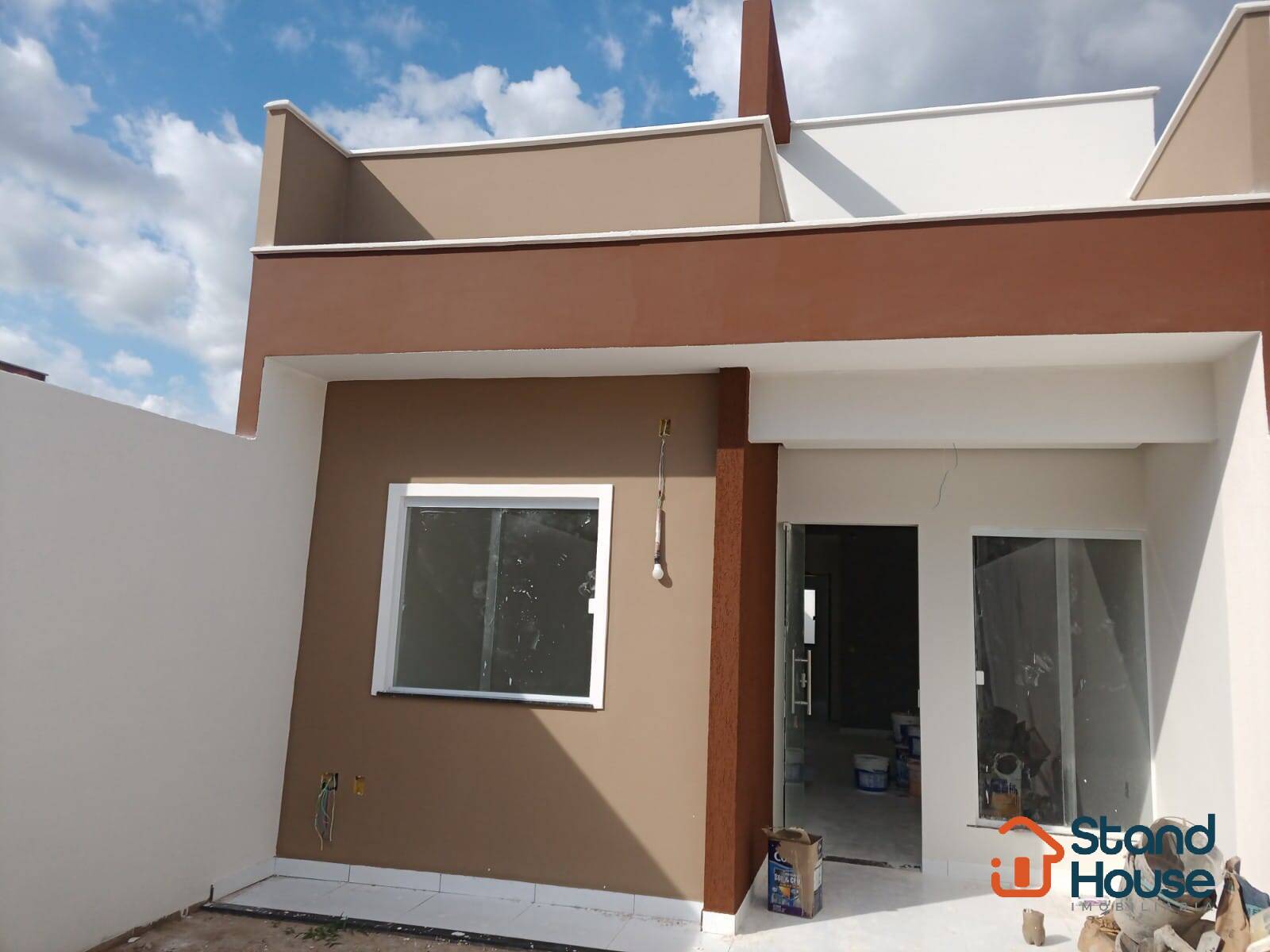 Casa de 2/4 sendo uma suíte