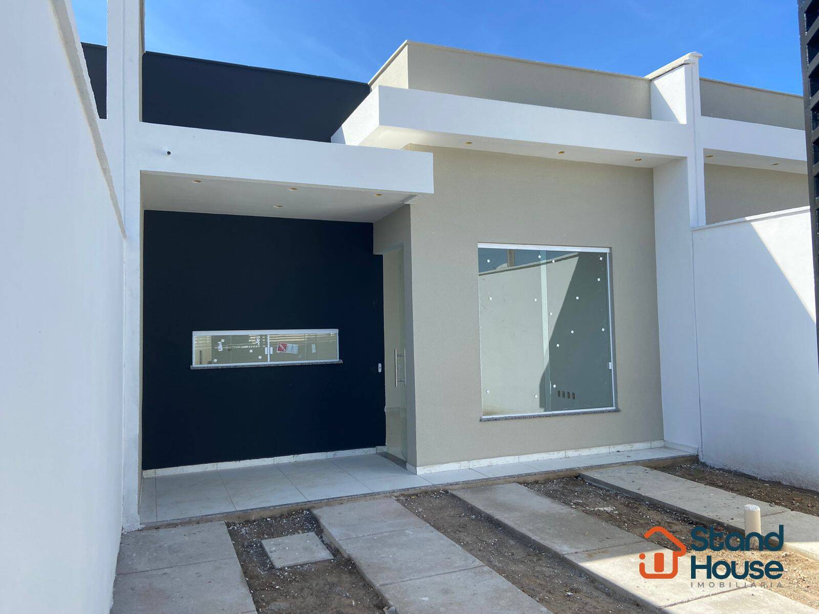 Oportunidade - Casa de 3/4 sendo uma suite Master e com Piscina