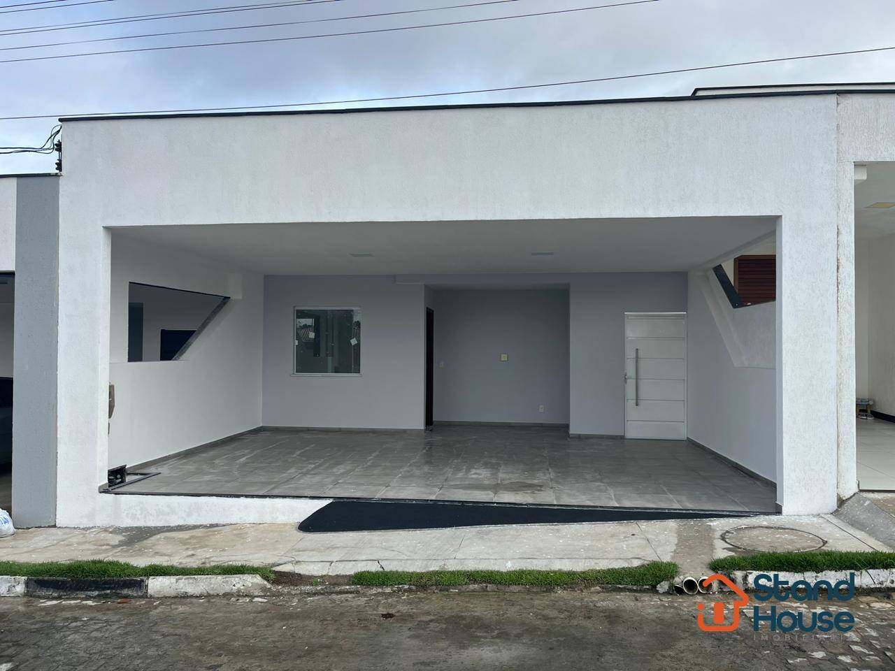 Casa 2/4 em condomínio fechado no Jardim Europa